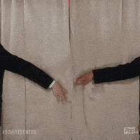 每日GIF(2020-04-10)的gif-Entrance Hello GIF by Schitt's Creek