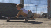 GIFMAGAZINE MEME的gif的gif-颯爽と”プッシュ”する赤ちゃん