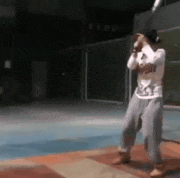 GIFMAGAZINE MEME的gif的gif-野球の玉が飛んでくる夢