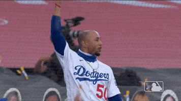 每日GIF(2020-08-15)的gif-Los Angeles Dodgers Fist GIF by MLB