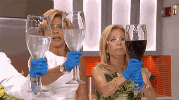 每日GIF(2020-08-29)的gif-Kathy Lee Gifford Drinking GIF