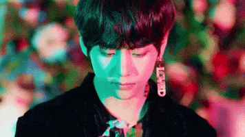 每日GIF(2021-01-03)的gif-Kim Taehyung V GIF by BTS 방탄소년단