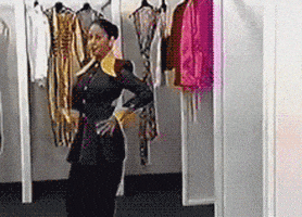 每日GIF(2021-04-18)的gif-Fashion Show GIF