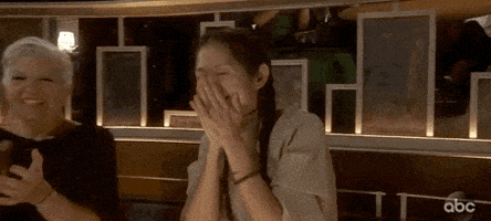 每日GIF(2021-04-27)的gif-Excited Chloe Zhao GIF by The Academy Awards