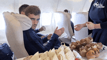 每日GIF(2021-05-17)的gif-Snacking Antoine Griezmann GIF by Equipe de France de Football