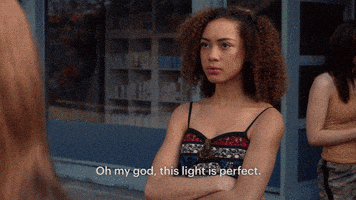 每日GIF(2021-06-22)的gif-Best Friends Selfie GIF by HULU