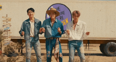 每日GIF(2021-08-23)的gif-Permission To Dance GIF by BTS 방탄소년단