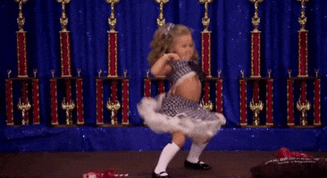 每日GIF(2021-09-05)的gif-little girl party hard GIF