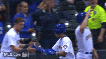 每日GIF(2021-09-27)的gif-eat milwaukee brewers GIF by MLB