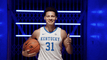 每日GIF(2021-11-17)的gif-College Basketball Thumbs Up GIF by Kentucky Men’s Basketball. #BuiltDifferent