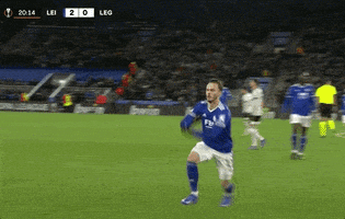每日GIF(2021-12-01)的gif-Europa League Football GIF by UEFA